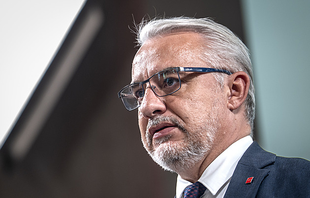 Netransparentní krok, bouří se odboráři Úřadu vlády. Stávku podpořil i Středula