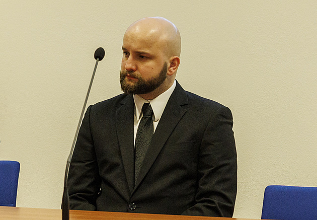Pořezání generála nožem, obžalovaný voják chce u soudu přiznat vinu