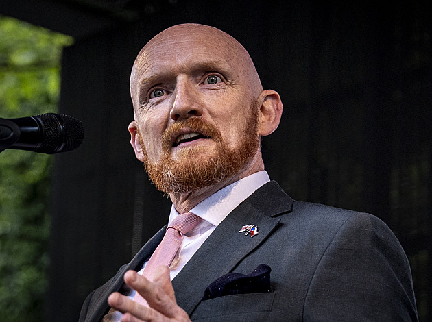 Postavme se za rovná práva, podpořil velvyslanec Field česky Prague Pride