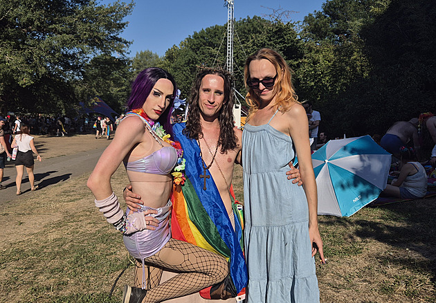 „Mým snem je StarDance.“ Začalo to líčením v pokojíčku, říkají drag queens