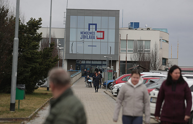 Nadává, je neodbytná, roznáší exkrementy. Vulgární bezdomovkyně terorizuje Jihlavu