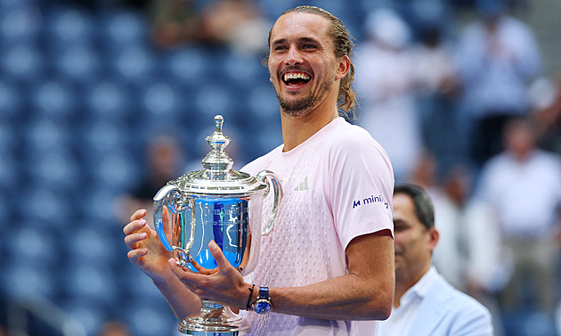 Zverev zapomněl skóre a nevěděl, že se stal šampionem. Pak dojal řečí o mamince
