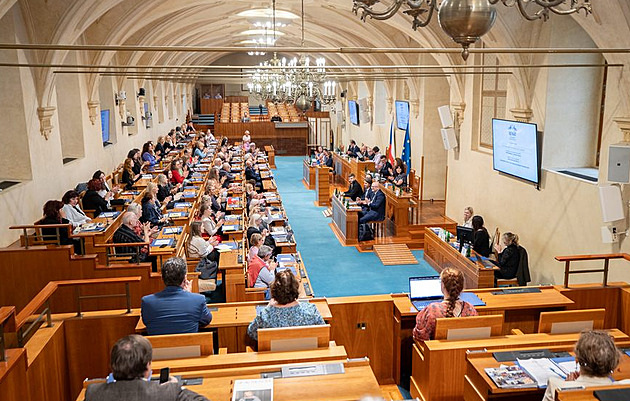 Senátor vs. poslanec. Boj o Senát na Rychnovsku bude jasný po prvním kole