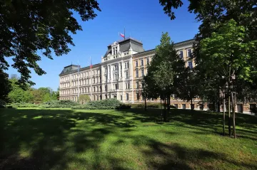 Resort obrany zrušil zakázku na obrněná vozidla za téměř 25 miliard. Tendr vyhlásí znovu