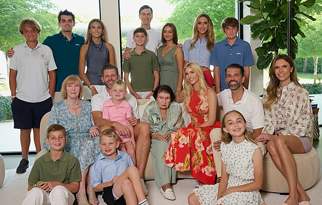 Trumpova tchyně oslavila 100. narozeniny. Vnučka Ivanka pro ni připravila oslavu