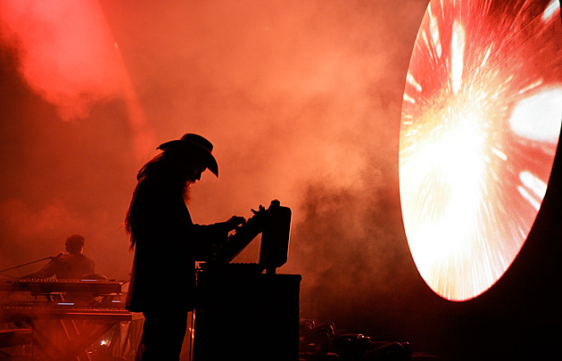 Syn Rogera Waterse v Praze připomene nejslavnější desky Pink Floyd