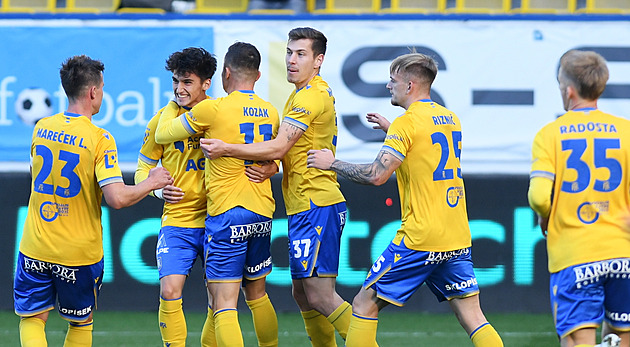 Teplice - Olomouc 1:1. Hosté vedli, po vyloučení Lurvinka srovnal Hopi
