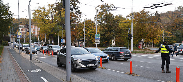 Kolony kvůli uzavírce tunelů v Brně dál trvají, od středy se chystají další opatření