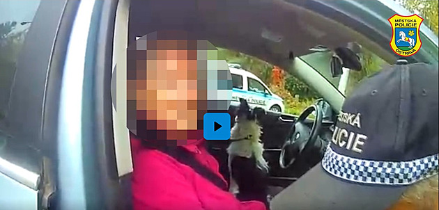 Řidička zastavila stopařce v papučích. Seniorka měla namířeno 150 kilometrů daleko