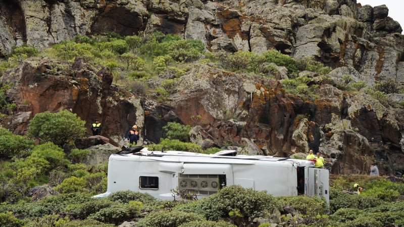Autobus se ve Španělsku zřítil z horského srázu: Přes 80 zraněných